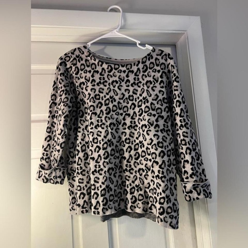 Tahari leopard print sweater